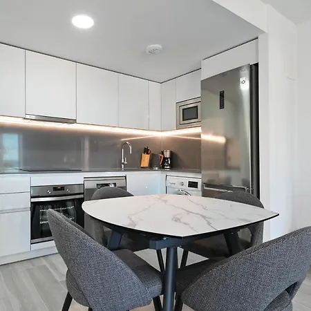アパート Fantastic 200mt 2bedroom カルプ
